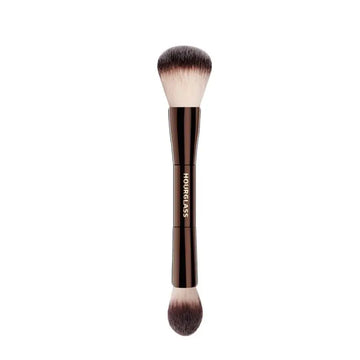 Hourglass No.17 Makeup Brush – Double-Ended Highlighting Brush